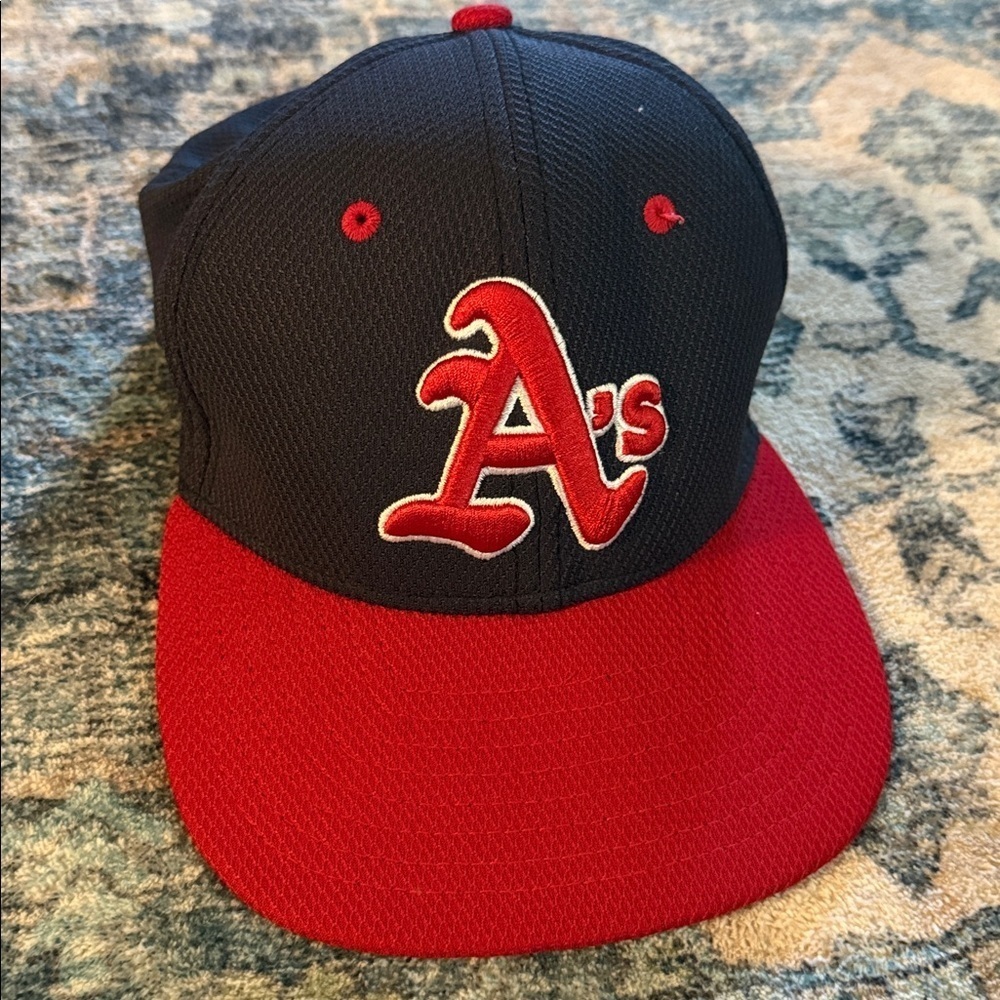 Oakland Athletics Baseball New Era Black and Red Cap Stretch fit S/M
